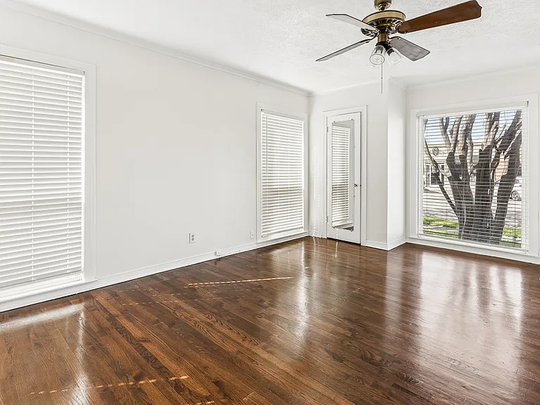 6950 Hillcrest Ave — Photo 26
