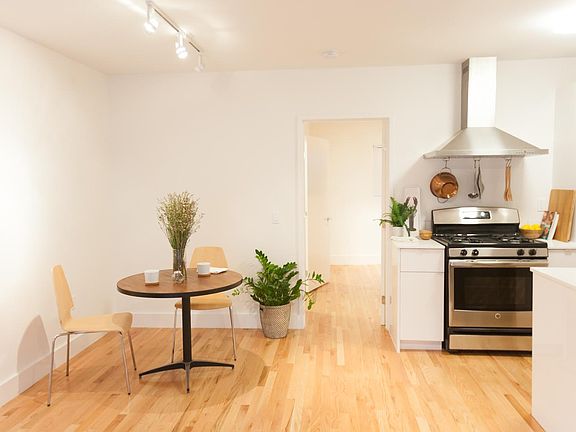 3rd image of 425 1/4 N Vendome St