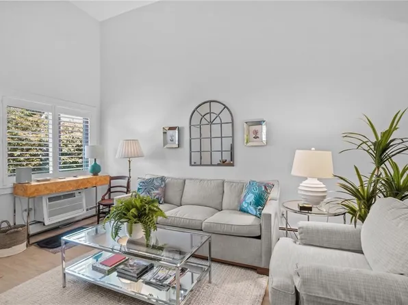 26 W Narragansett Ave APT 4, Newport, RI 02840