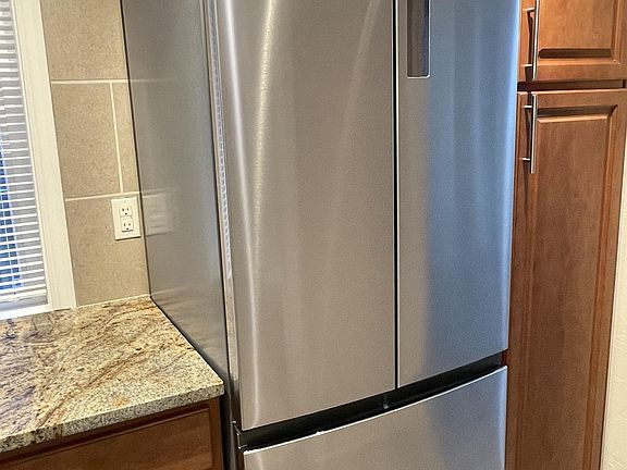 2nd image of 615 Summerlea St #6