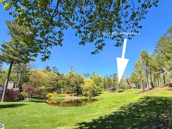 3 Brook Hill Cottages Gln, Glen Arbor, MI 49636