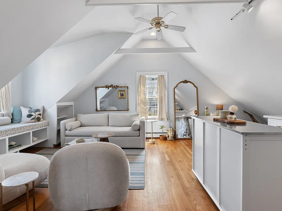 3 Circle St #3