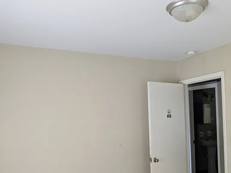 125 Whiteside St — Photo 8