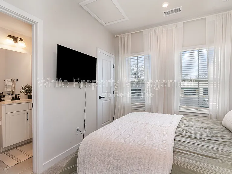 4742 Chastain Ave — Photo 13
