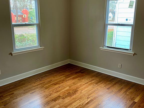 2nd image of 636 N Moore Rd
