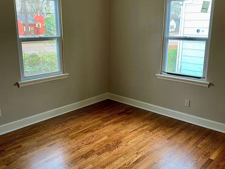 636 N Moore Rd — Photo 2