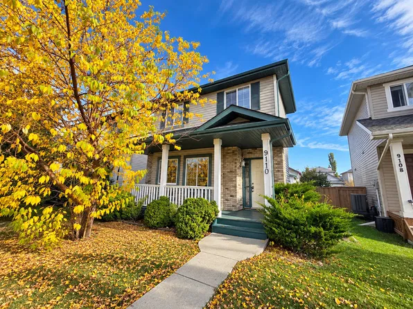 9110 Scott Cres NW, Edmonton, AB T6R 0E7