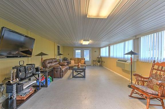 5th image of 305 Church Hill Dr