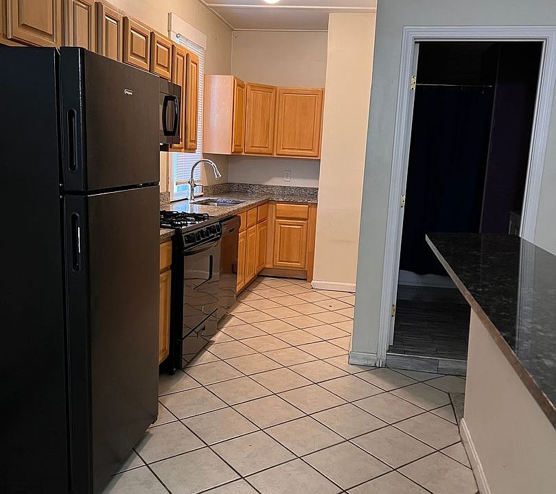 1st image of 294 Lancaster St #4