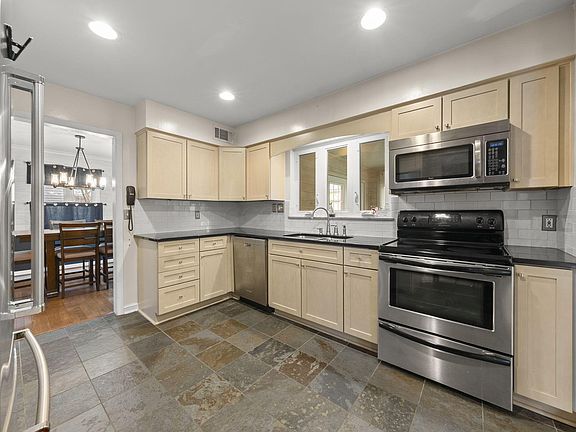 3rd image of 2630 Brandon Rd