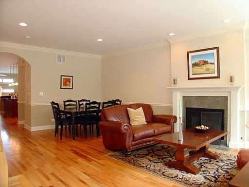 5th image of 2932 N Fairfield Ave