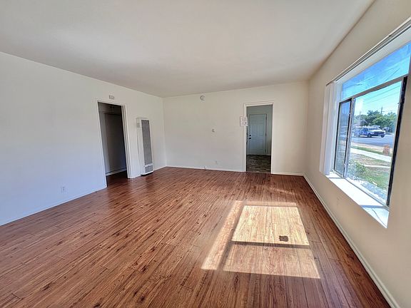 5th image of 1920 N Hollywood Way #1920