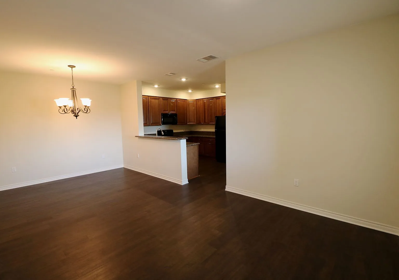 Santa Barbara Luxury Apartment Homes — Photo 1