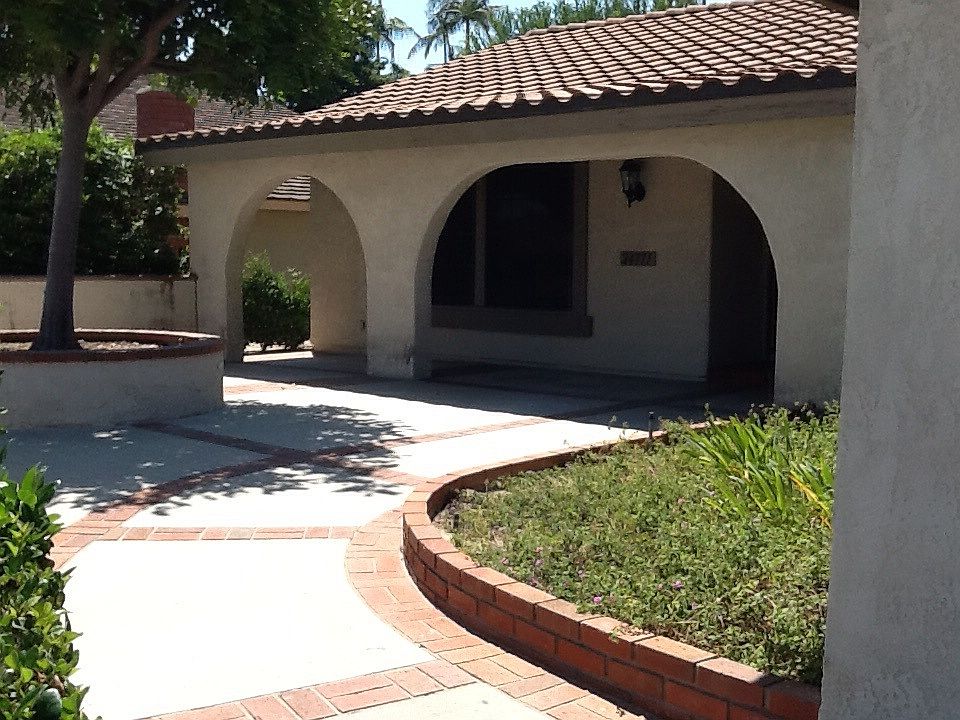 Lovely courtyard in front