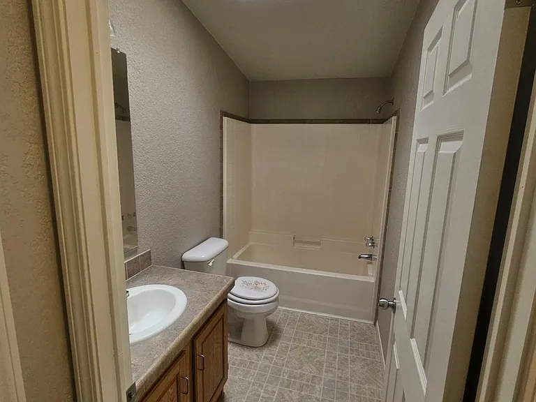 870 Quain Dr — Photo 15