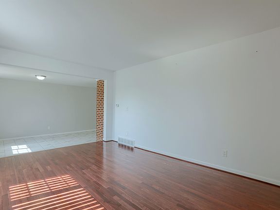 4th image of 39533 Spalding Dr