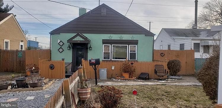 1st image of 216 W Ayre St