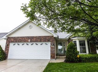 49 Huntgate Dr, Saint Peters, MO 63376