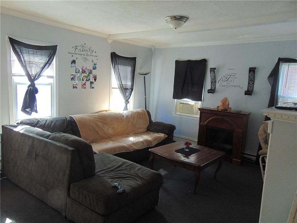 1st image of 33 Vicksburg St
