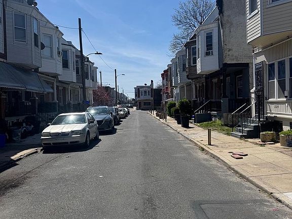 3rd image of 215 N Peach St