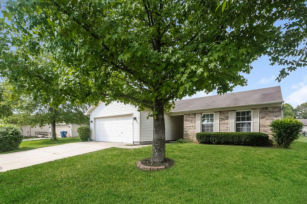 3 bed, 2.0 bath, 1184 sqft, $1,720 — Photo 2
