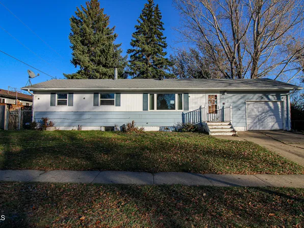 2443 Stewart Dr, Bismarck, ND 58503