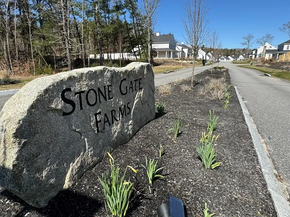38 Stone Gate Dr, Plymouth, MA 02360