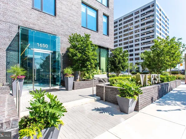 1650 Silver Hill Dr #1208, McLean, VA 22102