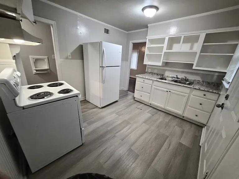 3535 Hester Ave — Photo 2