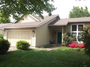 792 River Hills Dr, Springfield, OR 97477