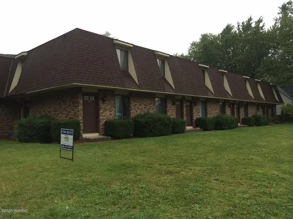 956 Lincoln Ave, Holland, MI 49423