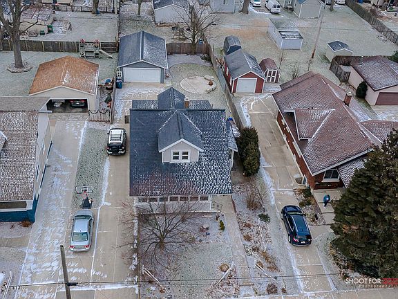 3rd image of 117 W Cherry Ave