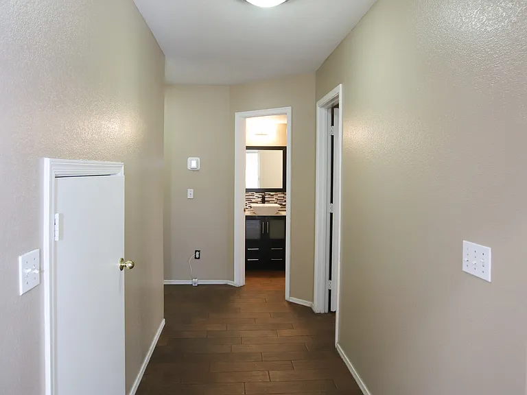 842 N Naples Dr — Photo 11