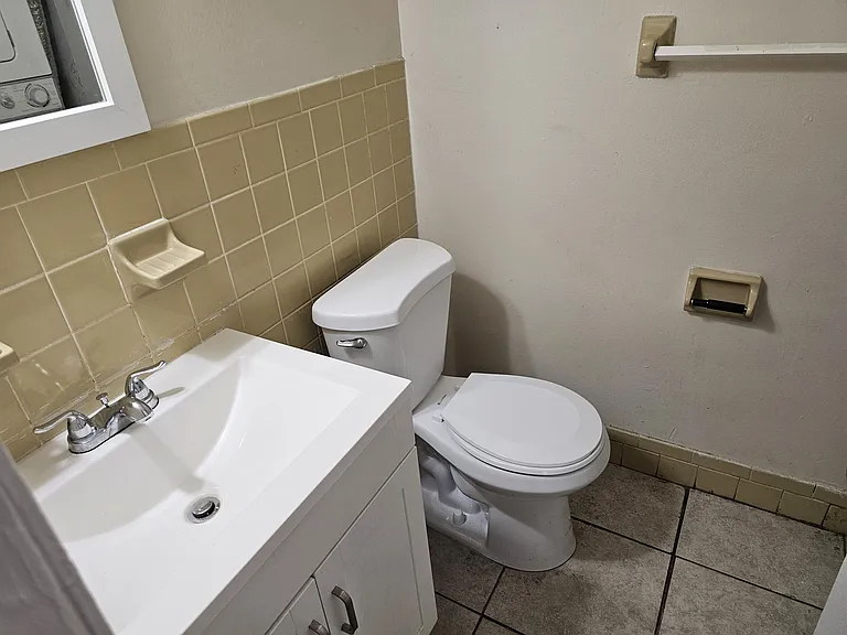 2556 NW 52nd Ave #D19 — Photo 3