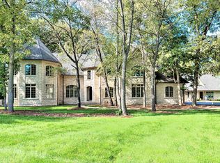 33W644 White Thorne Rd, Wayne, IL 60184