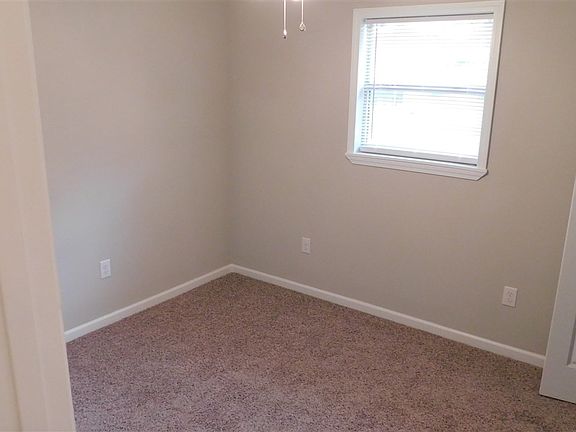 5th image of 121 W Lisa Dr