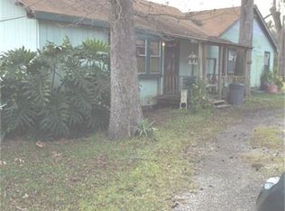 611 Clear Lake Rd, Highlands, TX 77562