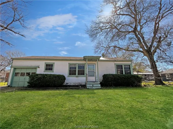 1104 Sycamore St, Navasota, TX 77868