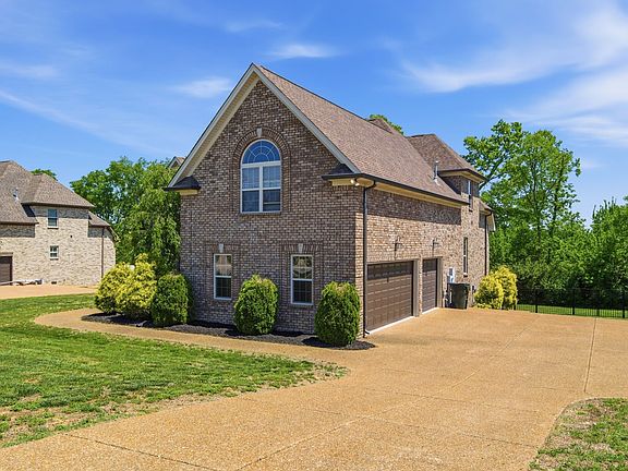 4th image of 316 Ironwood Cir