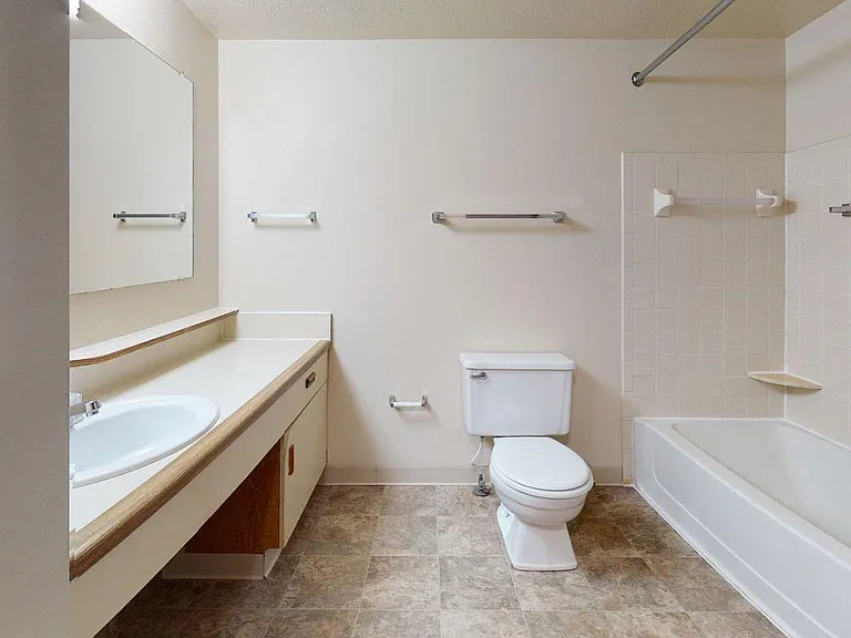 Pine Knoll Apartments — Photo 86