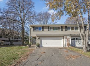 8914 Neill Lake Rd, Eden Prairie, MN 55347