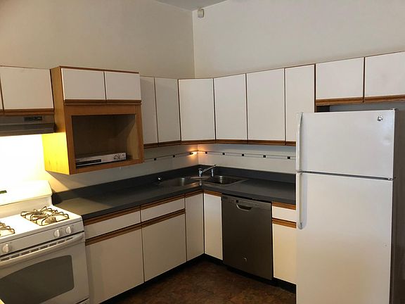 2nd image of 1701 N Clybourn Ave