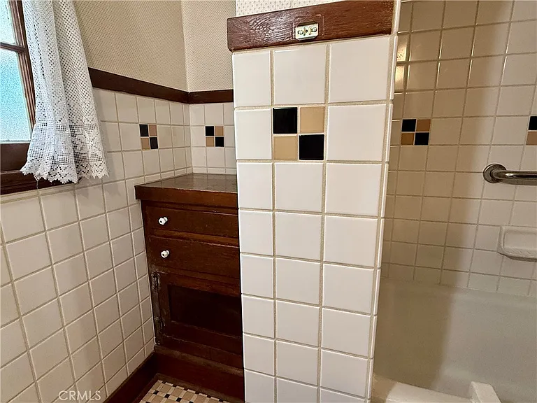 1117 Bennett Ave — Photo 24