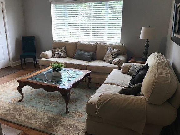 4th image of 223 Sherwood Dr