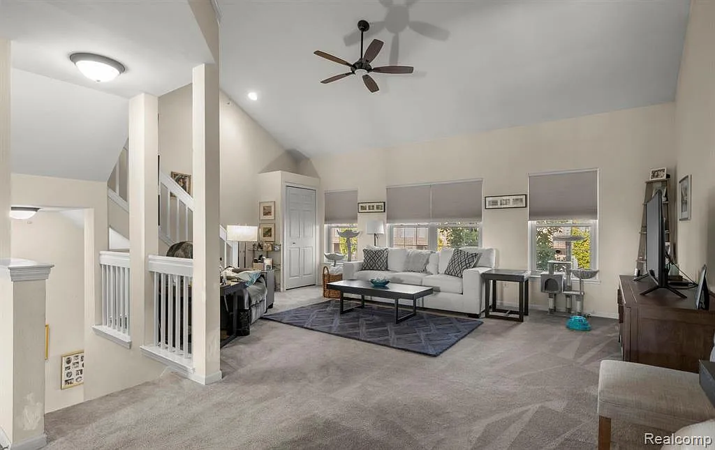 2 bed, 2.0 bath, 1450 sqft, $2,300 — Photo 2