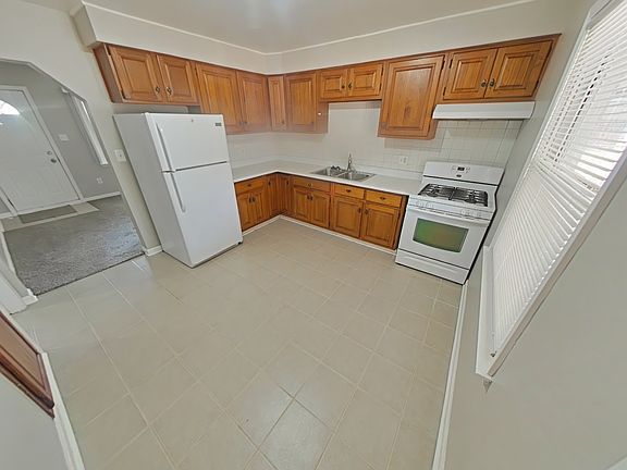 3rd image of 26543 Nagel St