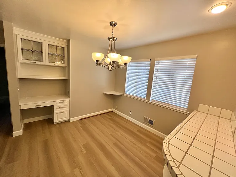 20607 Russell Ln — Photo 7