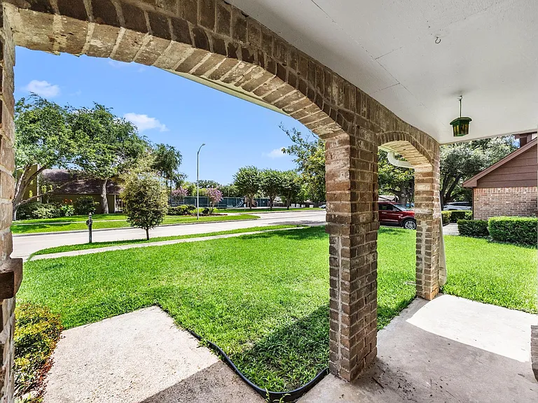 2211 Turtle Creek Dr — Photo 4