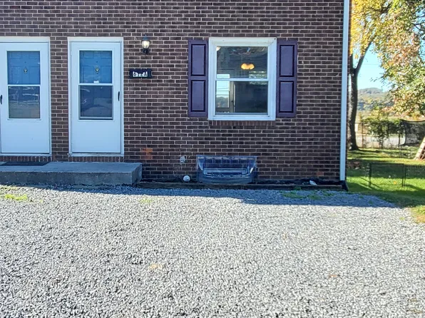 612 W 11th St #A, Front Royal, VA 22630