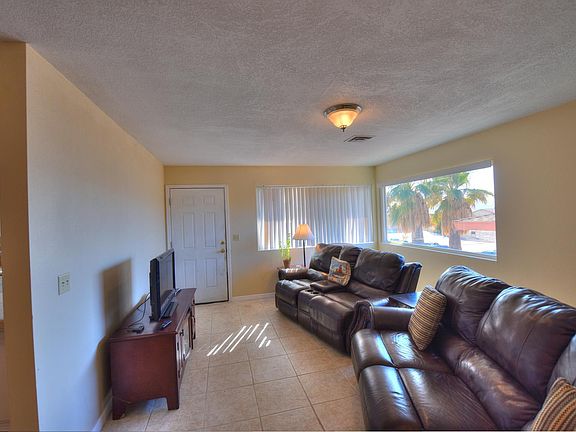 4th image of 3189/3191 Desert View Ct
